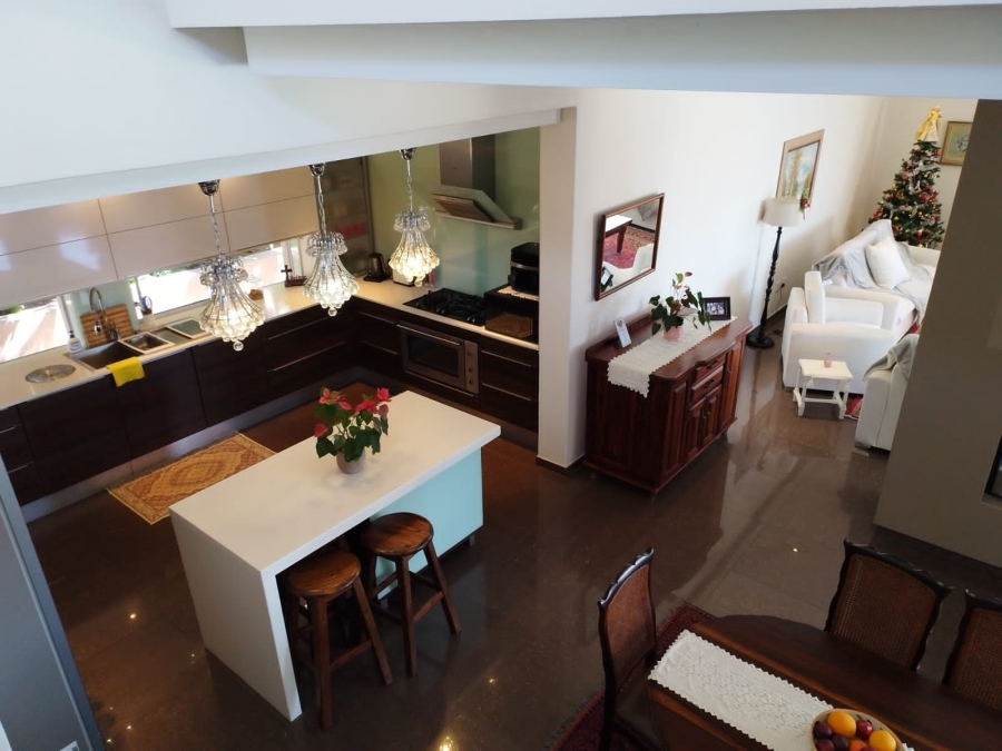 To Let 5 Bedroom Property for Rent in La Concorde Western Cape